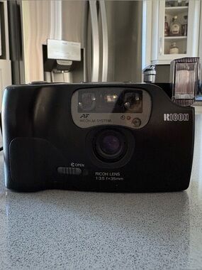 Ricoh ff9s date 35mm film camera